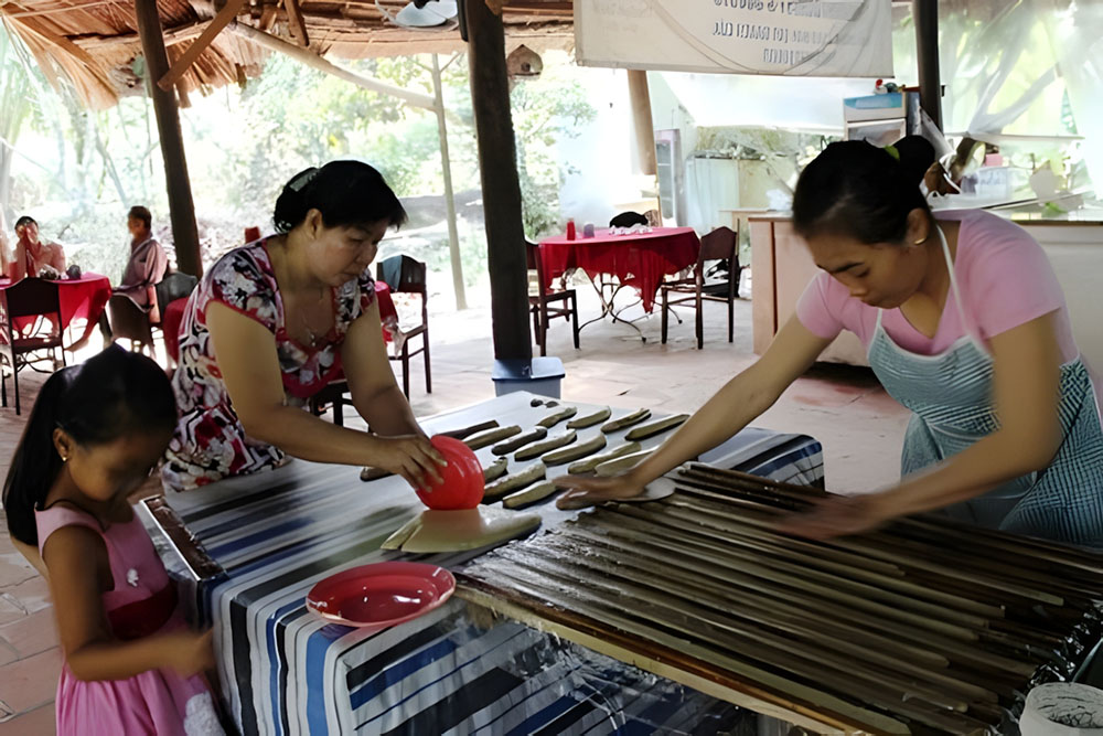 Ghé thăm nhà máy kẹo dừa