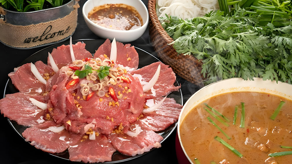 Lẩu bò nhúng mắm ruốc