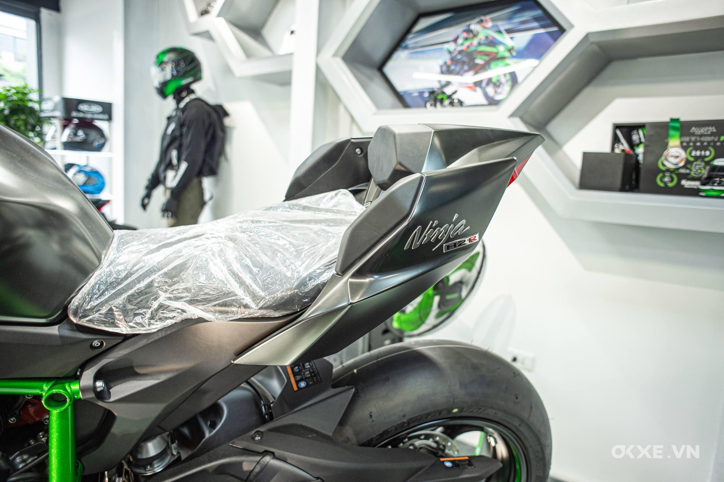 Kawasaki Ninja H2R 2023 đầu tiên về Việt Nam giá 1,83 tỷ đồng
